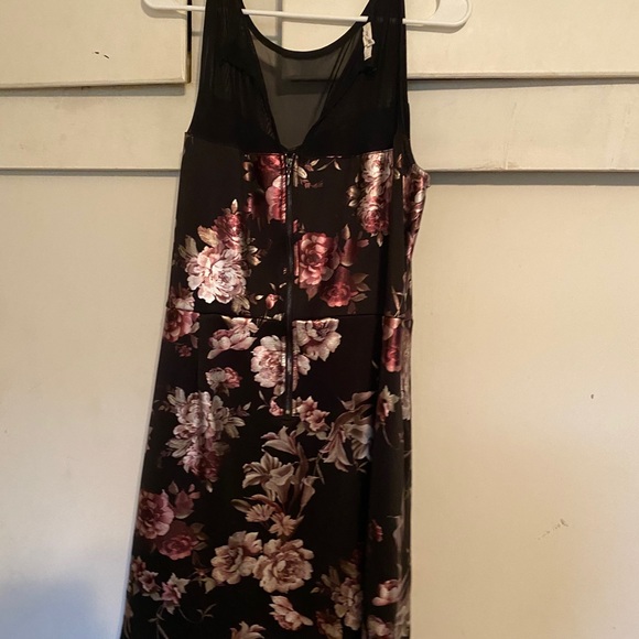 Dress - Picture 2 of 2